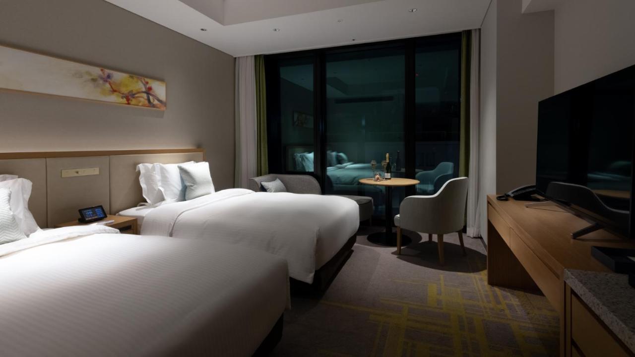 Miyako Hotel Hakata Фукуока Екстер'єр фото A room at the hotel