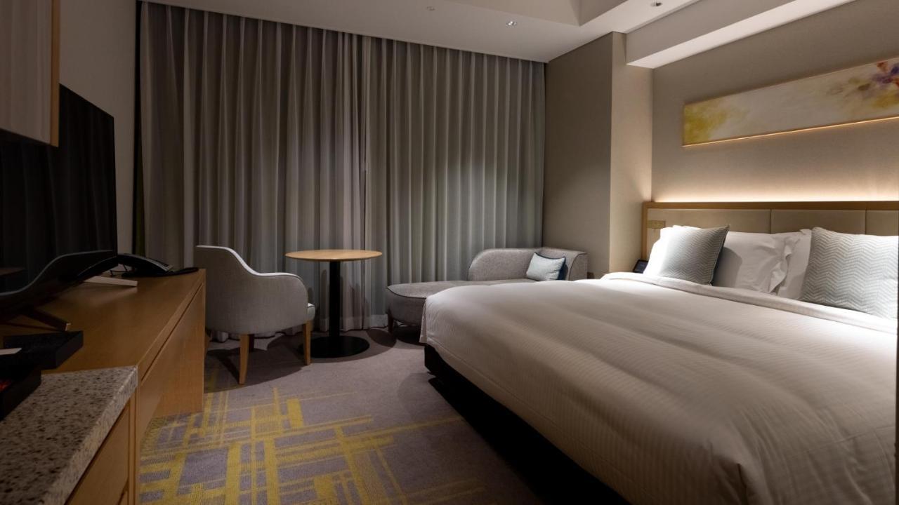 Miyako Hotel Hakata Фукуока Екстер'єр фото A room at the hotel
