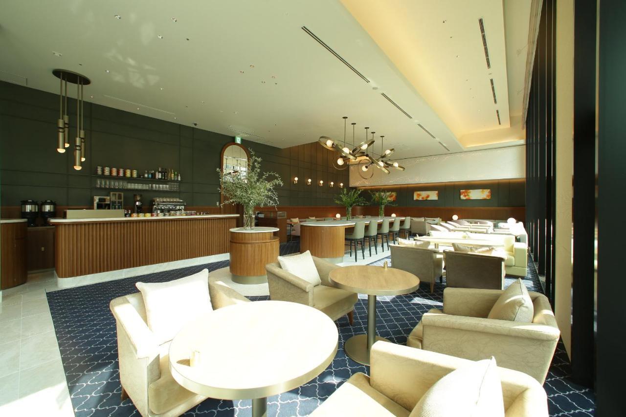 Miyako Hotel Hakata Фукуока Екстер'єр фото The lounge at Changi Airport