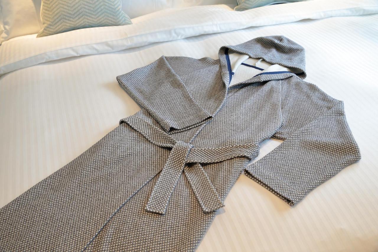Miyako Hotel Hakata Фукуока Екстер'єр фото A bathrobe